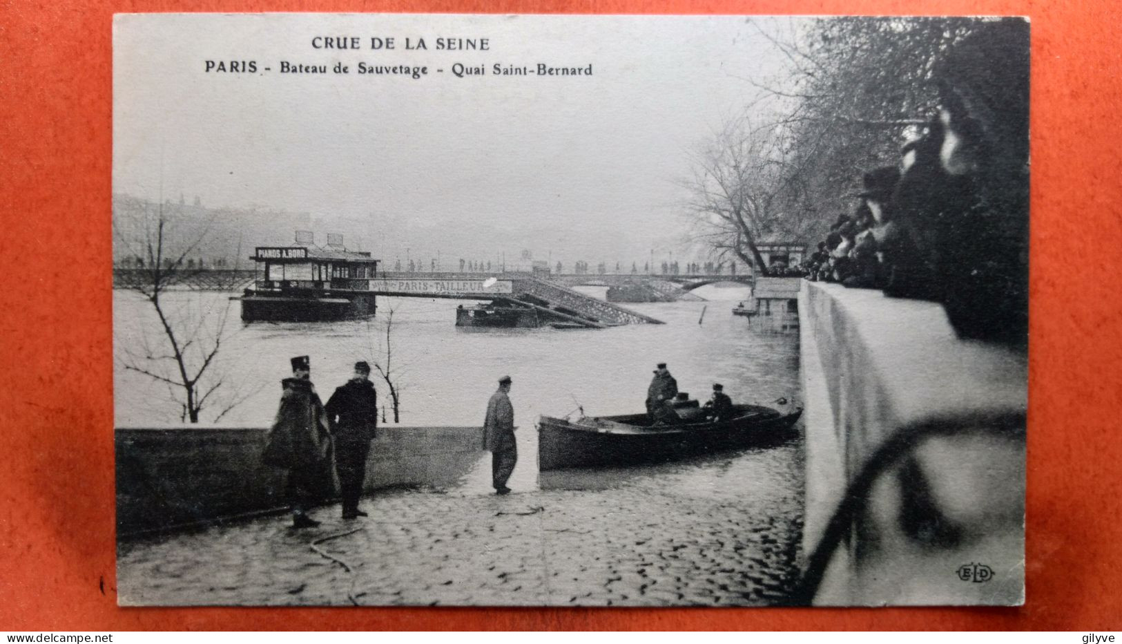 CPA (75)  Crue De La Seine. Paris. Bateau De Sauvetage. Quai Saint Bernard.  (7A.954) - La Crecida Del Sena De 1910