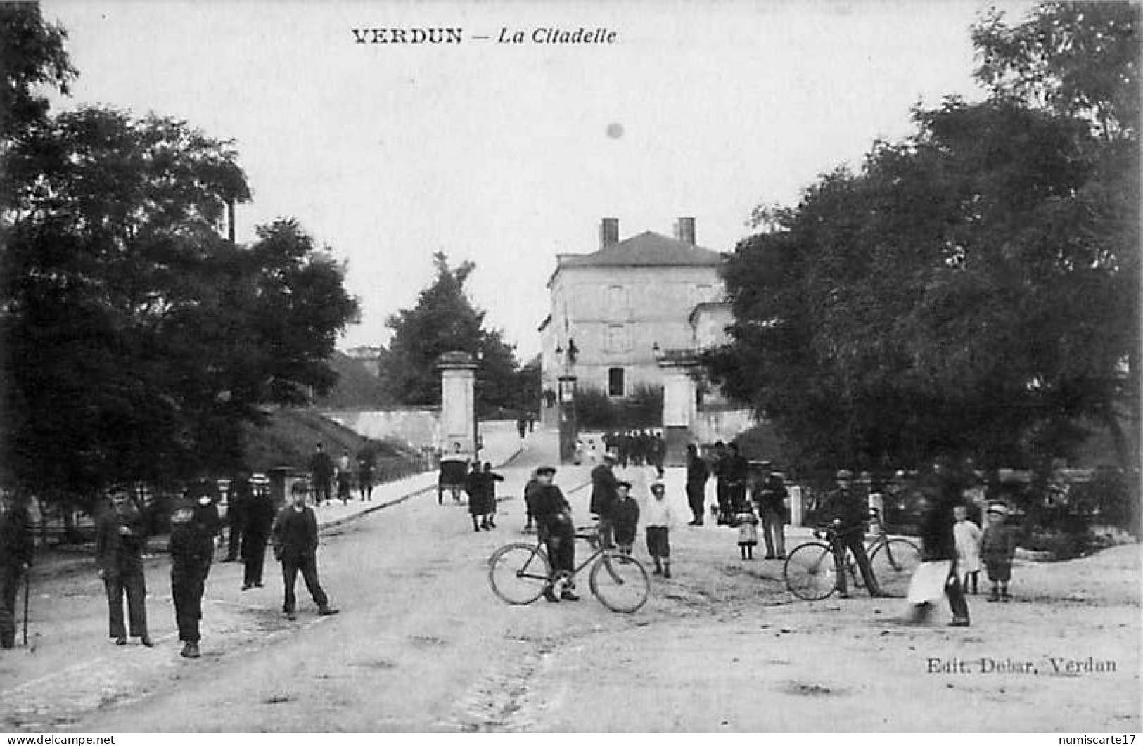 Cpa VERDUN 55 La Citadelle - Animée, Vélos - Verdun