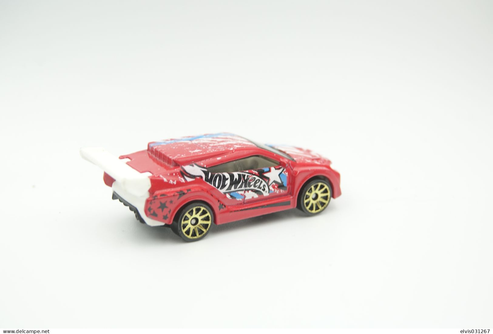 Hot Wheels Mattel Loop Coupe Issued 2015, Scale 1/64 - Matchbox (Lesney)