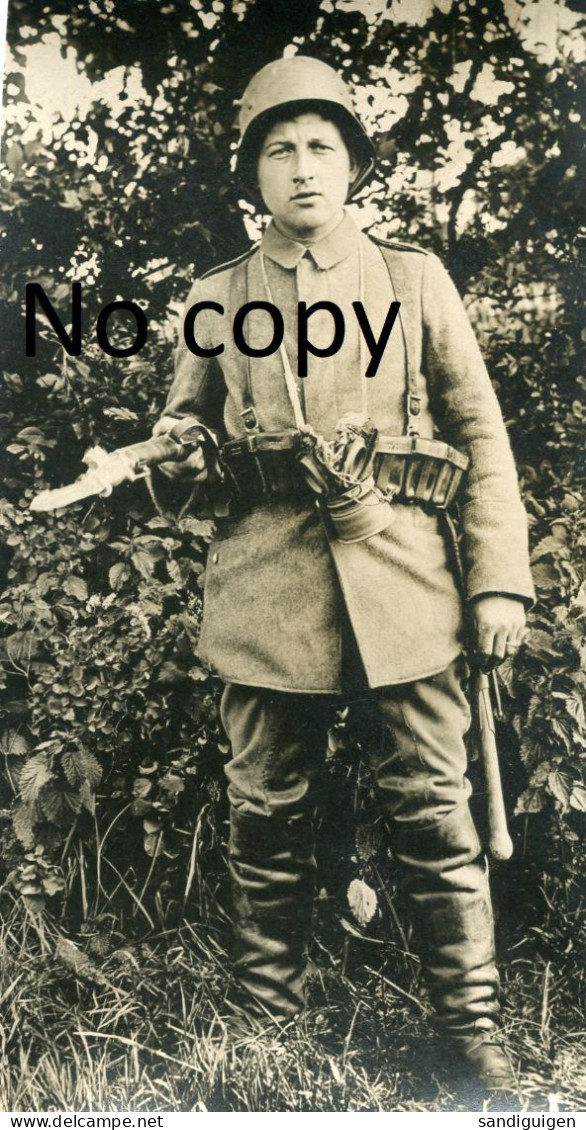 PHOTO ALLEMANDE - SOLDAT ALLEMAND EN TENUE DE COMBAT EN JUIN 1918 - GUERRE 1914 1918 - Guerre, Militaire