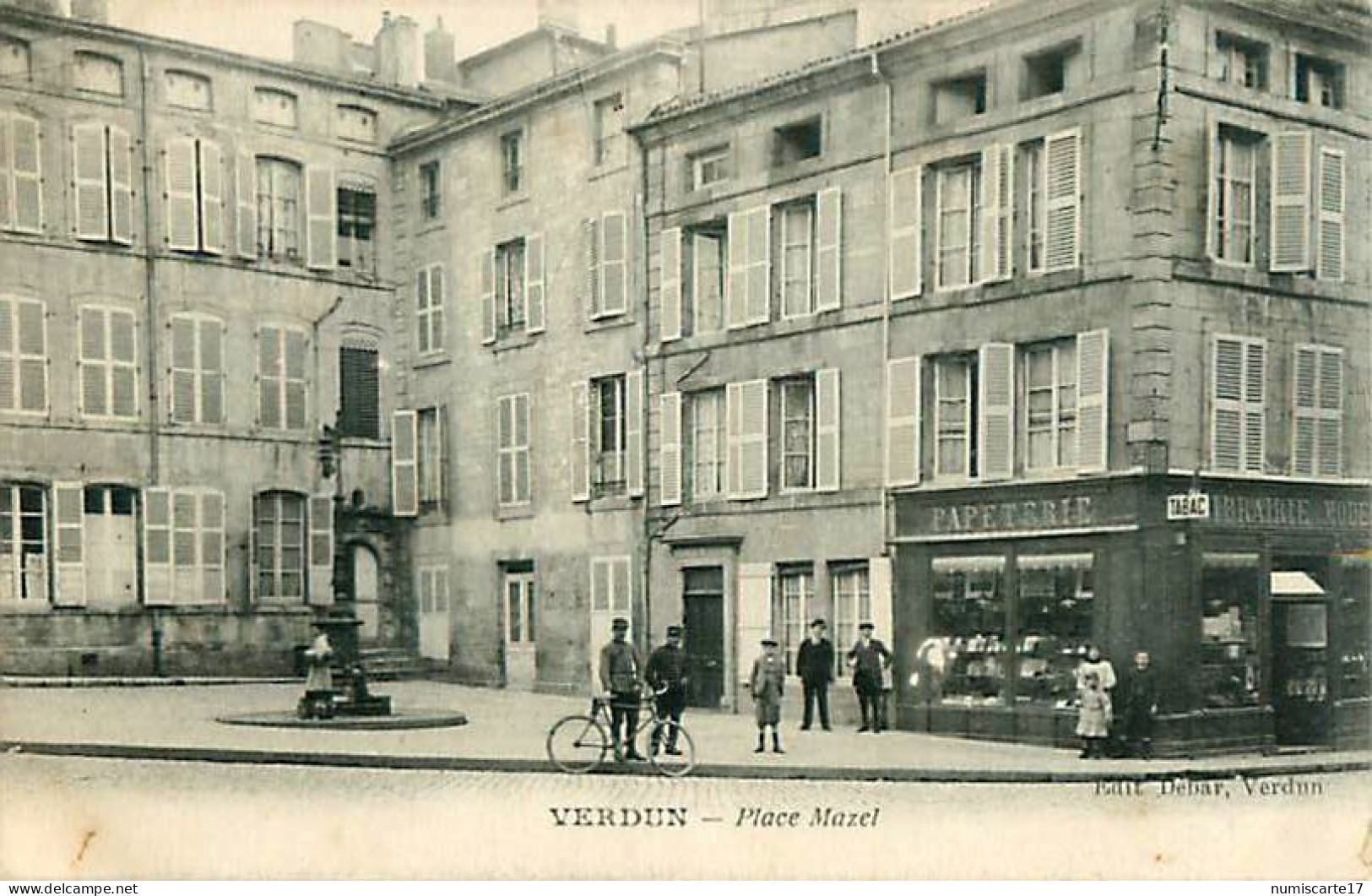 Cpa VERDUN 55 Place Mazel - Papeterie, Librairie Moderne - Verdun