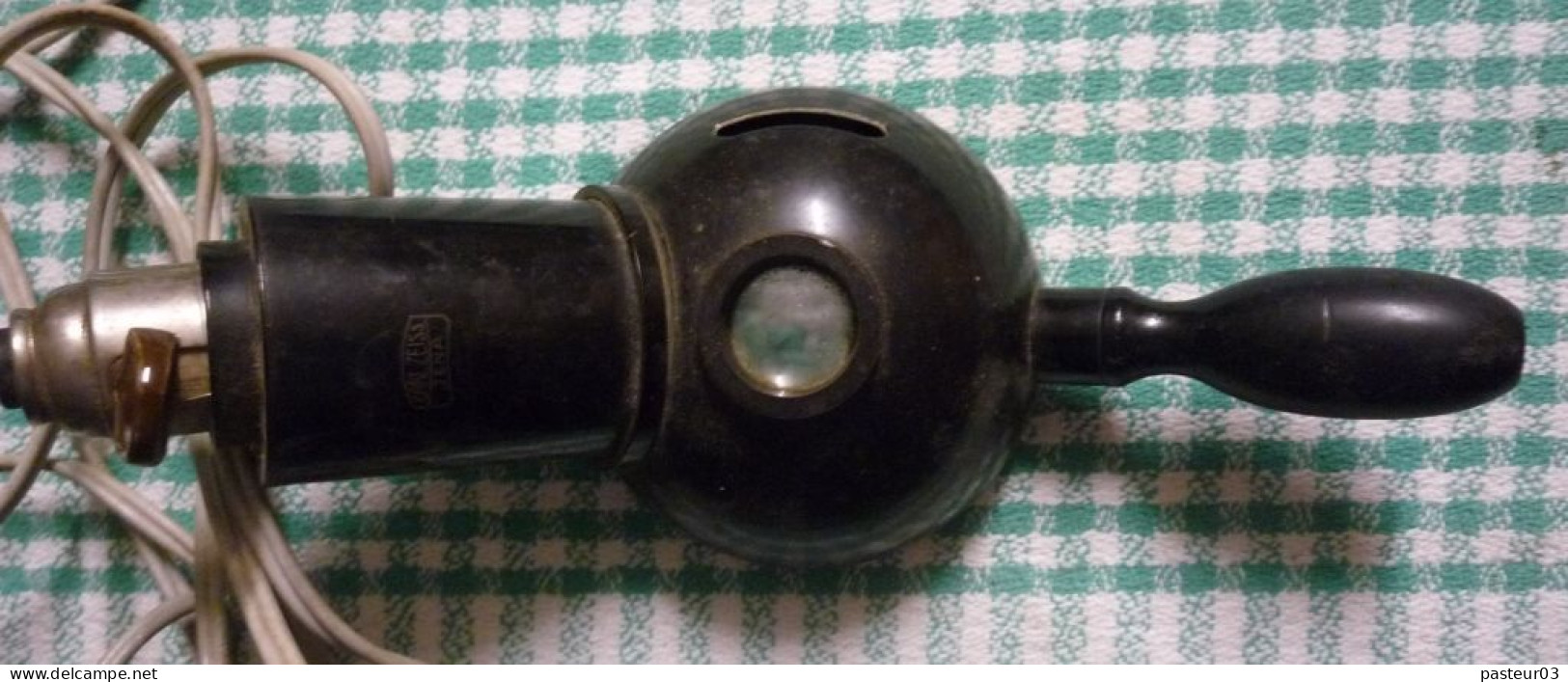 Ancienne Loupe Avec Système éclairage Sur Secteur Lampe HS - Pinces, Loupes Et Microscopes