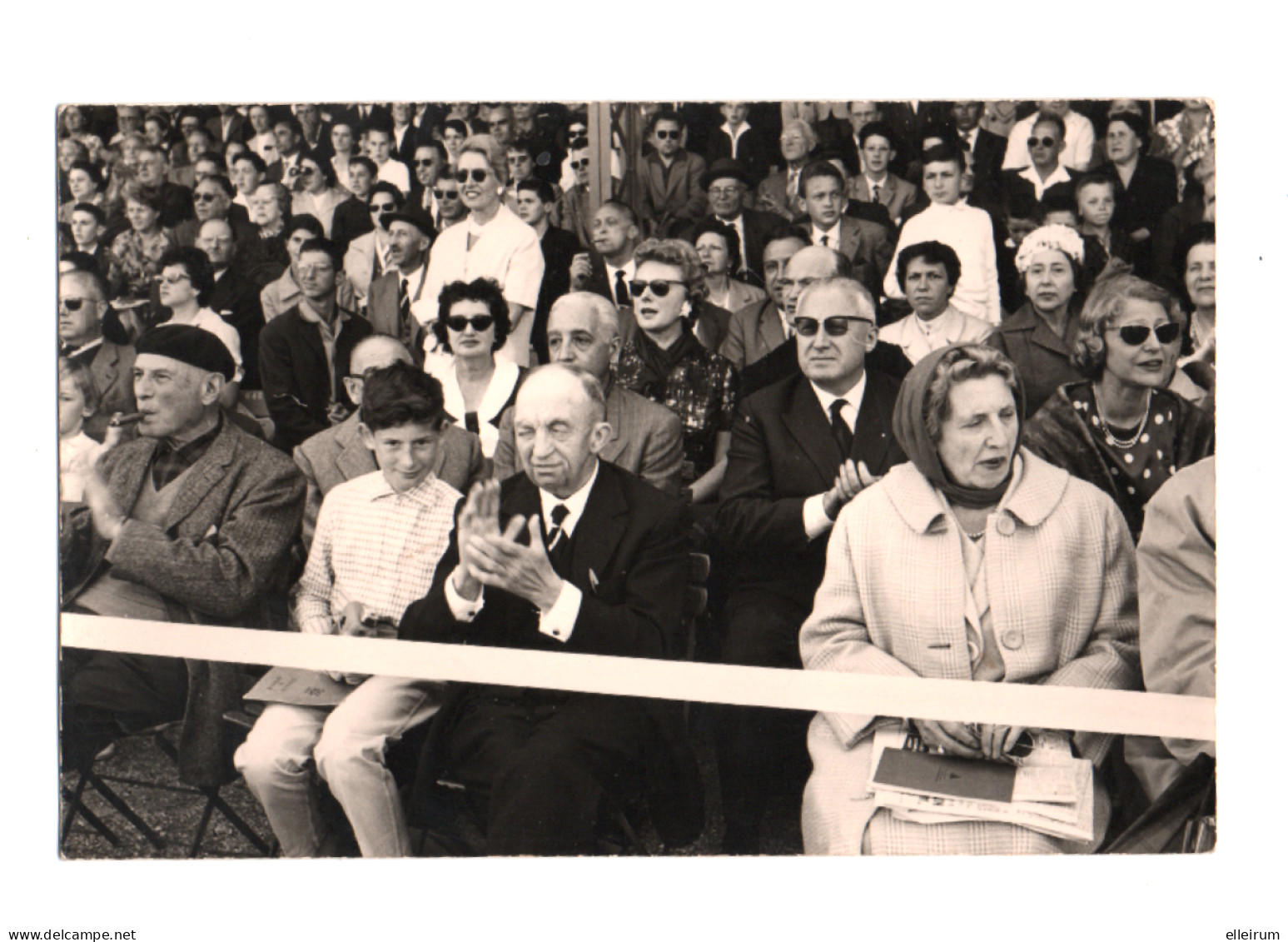 VITTEL (88) PHOTO. SPECTATEURS. SPORT. POLO. 1960. - Lieux