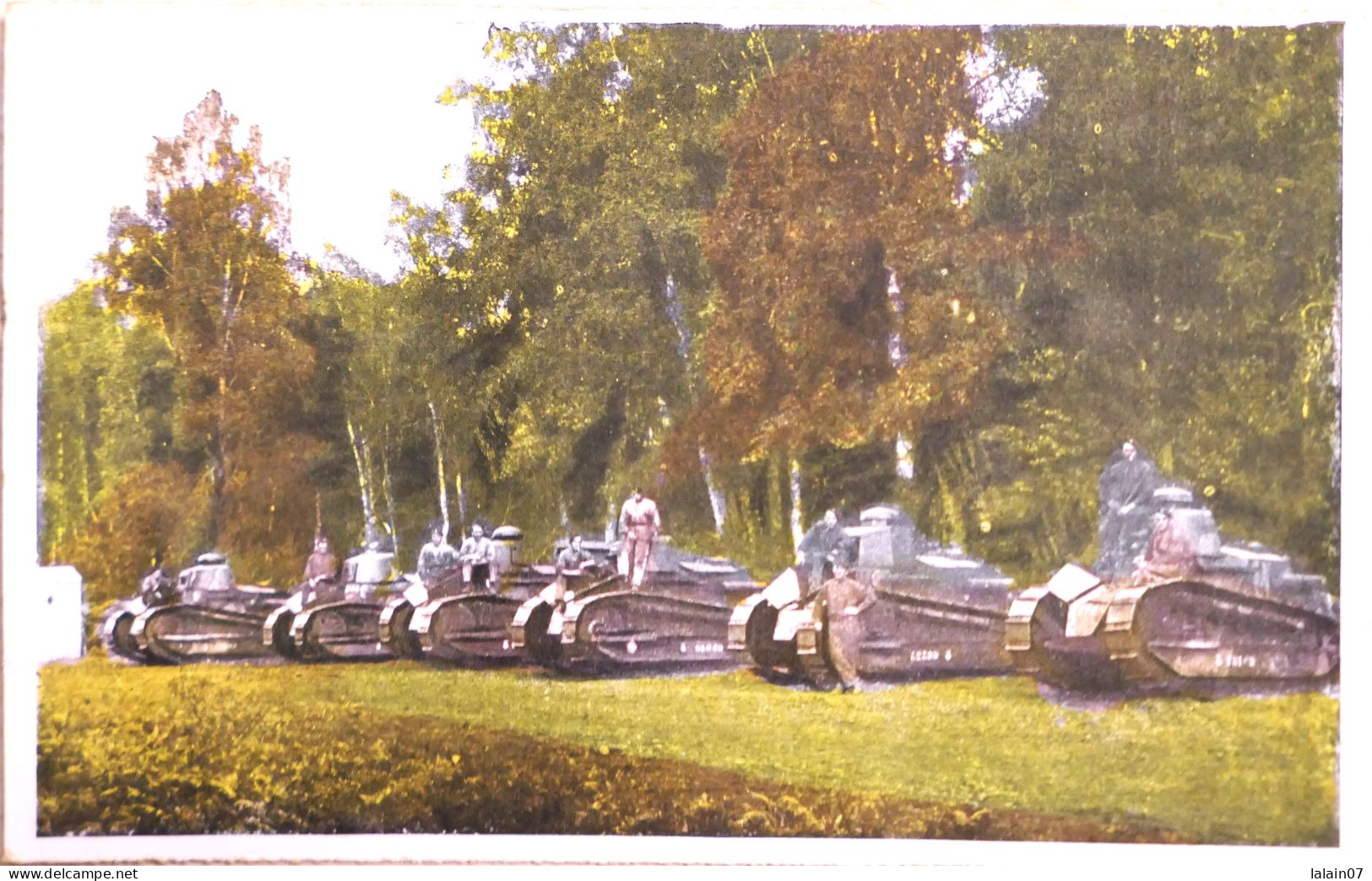 C. P. A. Couleur : 33 : Camp De SOUGES : Départ Des Tanks En Manoeuvre, Animé,  Timbre - Materiaal