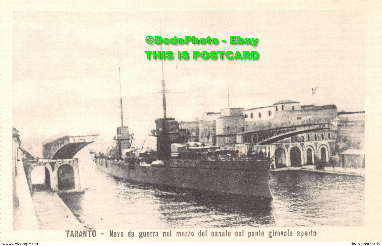 R421824 Taranto. Nave Da Guerre Nel Mezzo Del Canale Col Ponte Girevole Aperto. - Monde