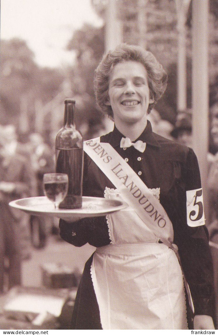 Nostalgia Postcard -  Miss Enid Soffe, Llandudno, After Winning Her Heat In Don'-Spill-it Race, Festerval Gdns 1933 - VG - Ohne Zuordnung