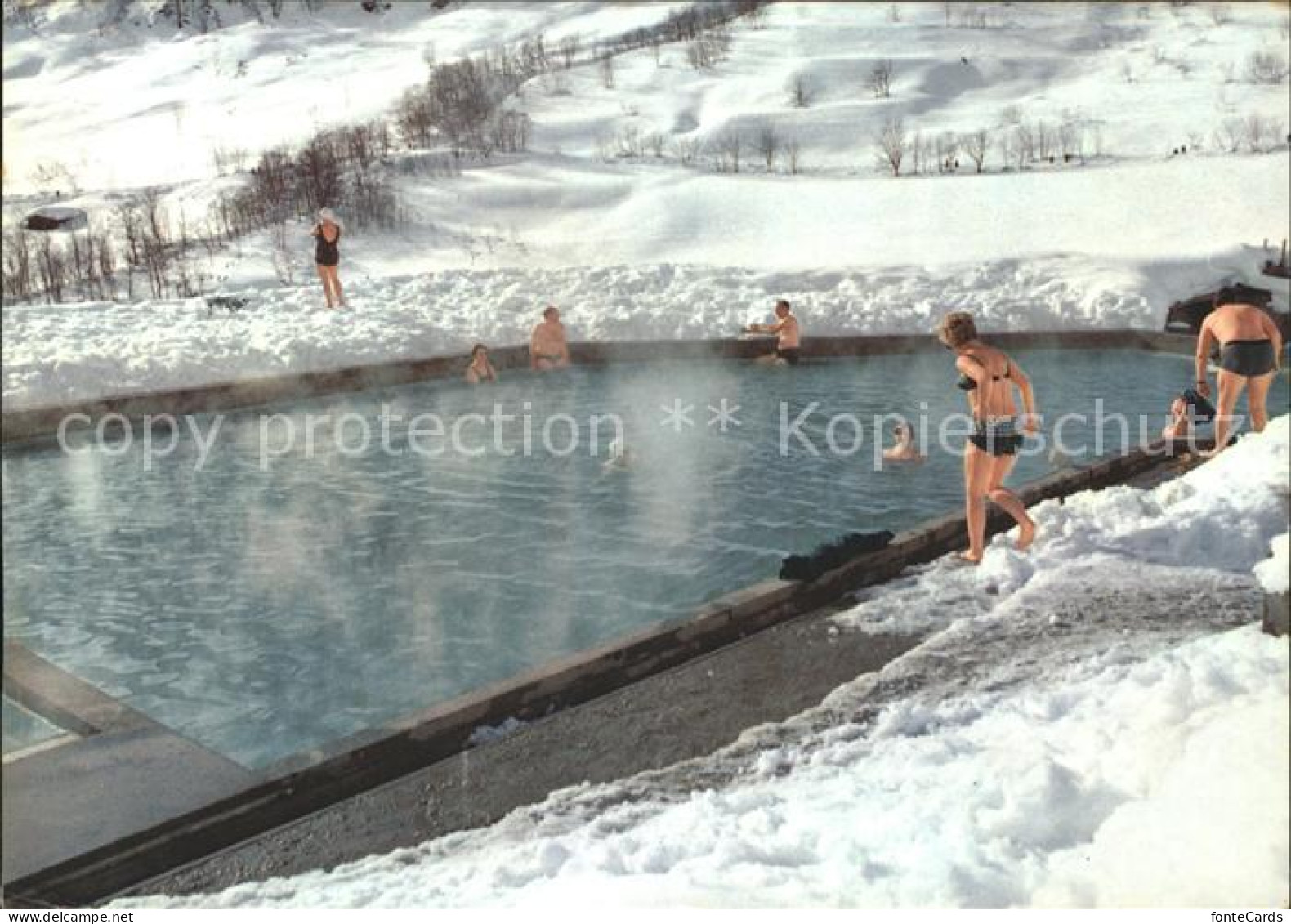 11856297 Leukerbad Thermalfreibad Im Winter  Leukerbad - Autres & Non Classés