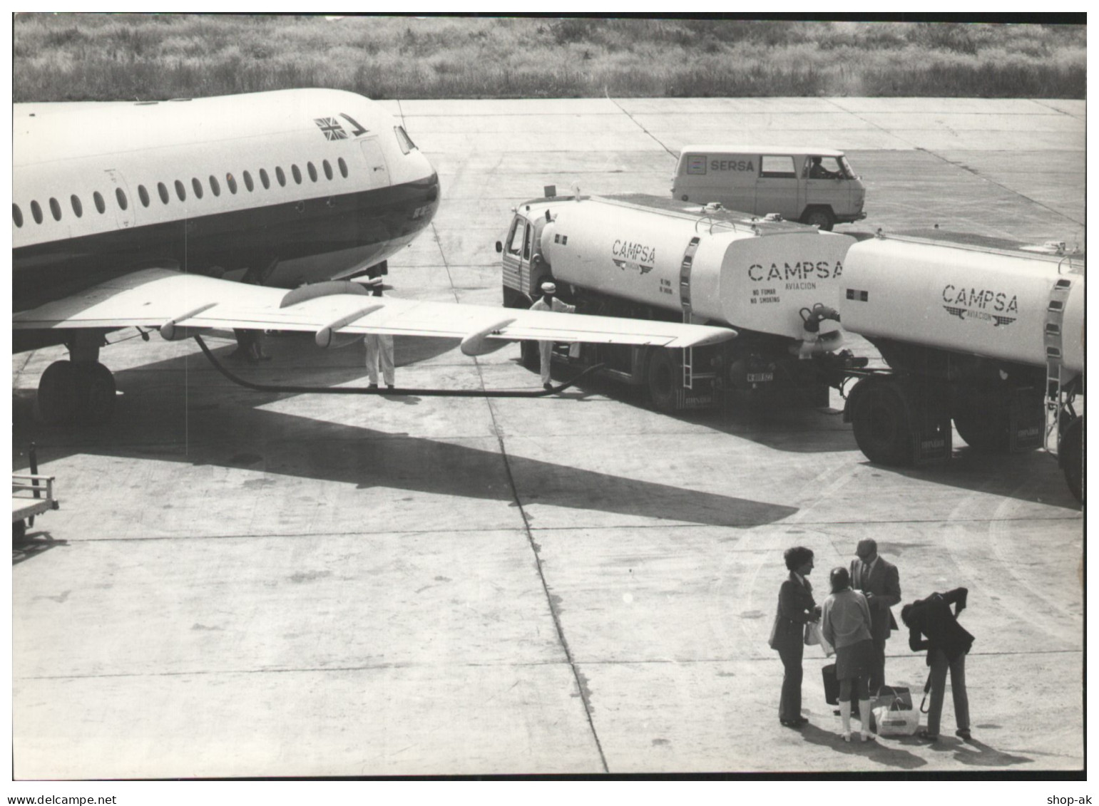 C5853/ Flughafen Ibiza  Flugzeug Wird Betankt  Foto 21 X 15 Cm 70er Jahre - Autres & Non Classés