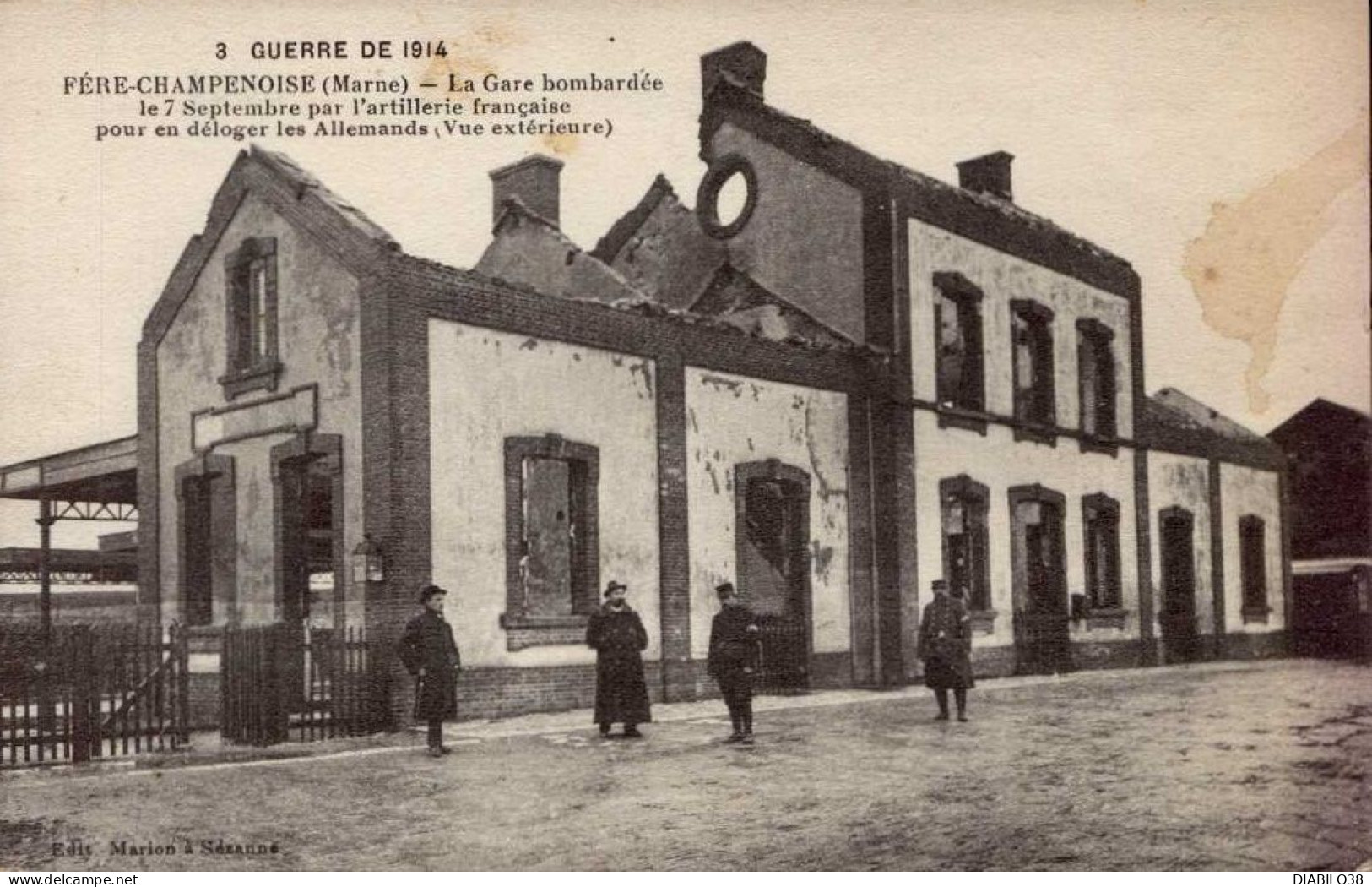 GUERRE DE 1914  _ LOT DE 3 CARTES . FERE-CHAMPENOISE . LA GARE BOMBARDEE . . . VILLAGE DE MAURUPT . . - Guerra 1914-18