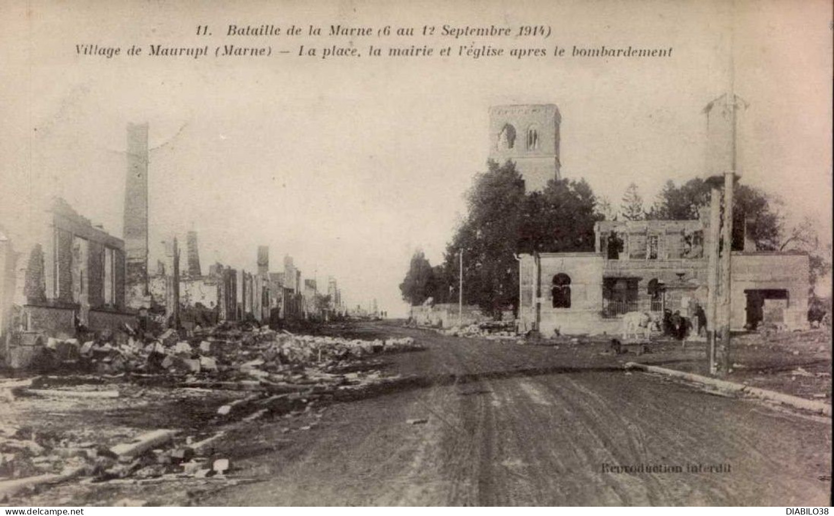 GUERRE DE 1914  _ LOT DE 3 CARTES . FERE-CHAMPENOISE . LA GARE BOMBARDEE . . . VILLAGE DE MAURUPT . . - Guerre 1914-18