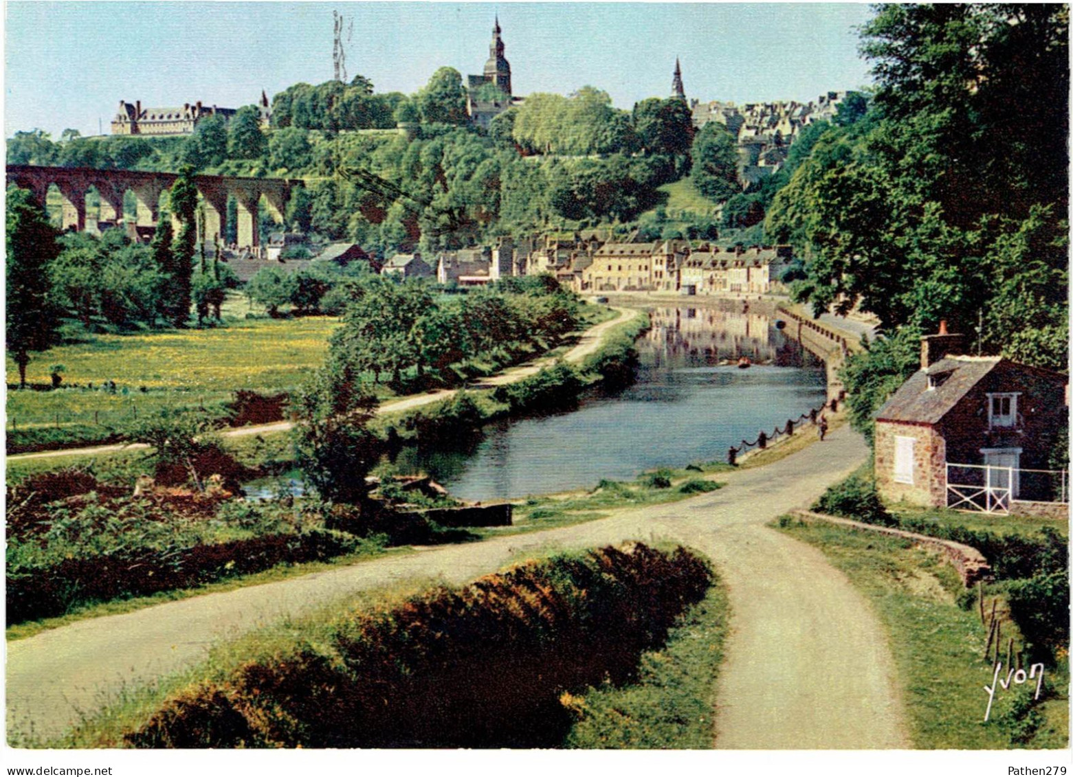 CPM FRANCE 22 COTE D'ARMOR DINAN - Vue Générale Sur La Ville Et La Rance - 1967 - Dinan