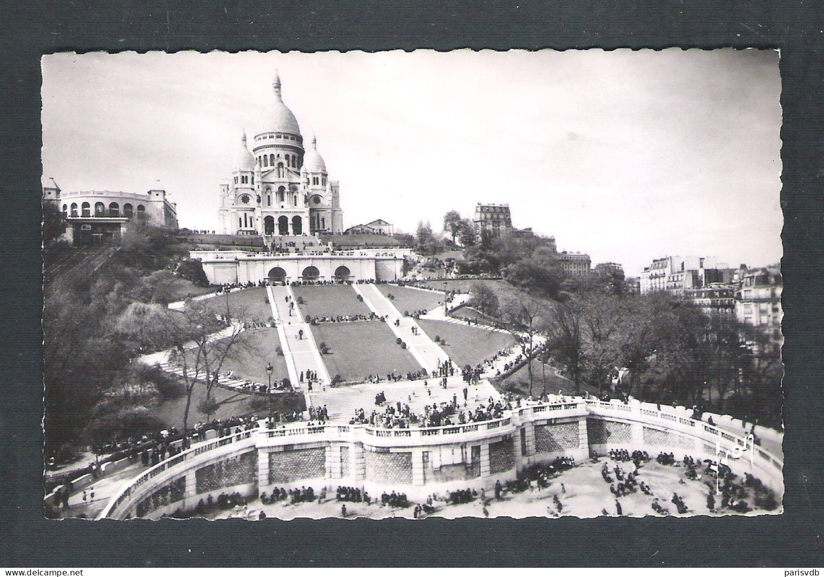 PARIS - LA BASILIQUE DU SACRE-COEUR   (FR 20.226) - Die Seine Und Ihre Ufer