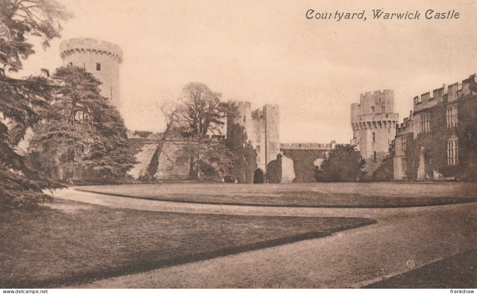 Postcard - Courtyard, Warwick Castlevalentine Series No Card No - Very Good - Unclassified