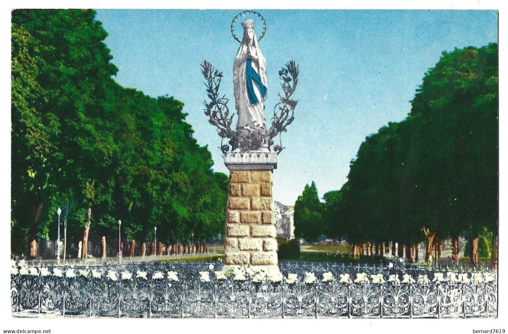 65  Lourdes - La Vierge Couronnee - Lourdes