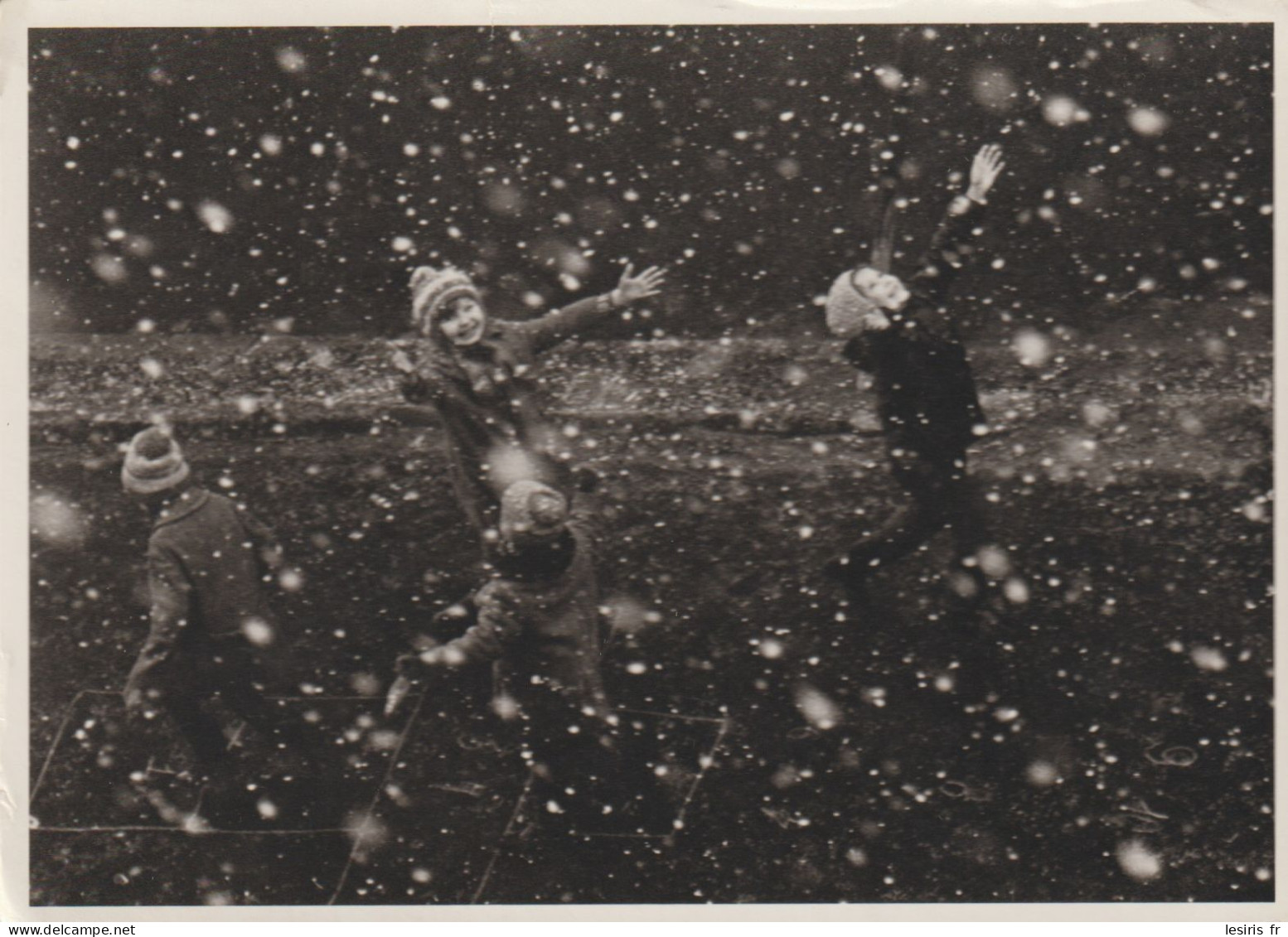 C.P. - PHOTO - THE FIRST SNOW - KAZAN - SOVIET UNION 1970 - VLADIMIR ZOTOV - COMPTOIR DE LA PHOTOGRAPHIE - X166 - Russie