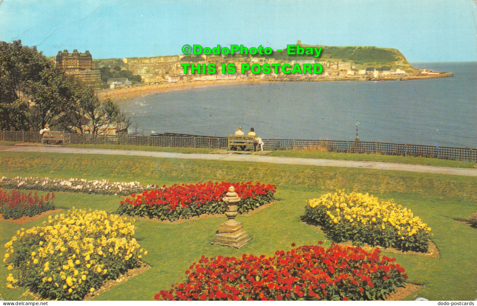 R421525 South Bay From South Cliff Gardens. Scarborough. Dixon. Lotus. 1972 - Monde