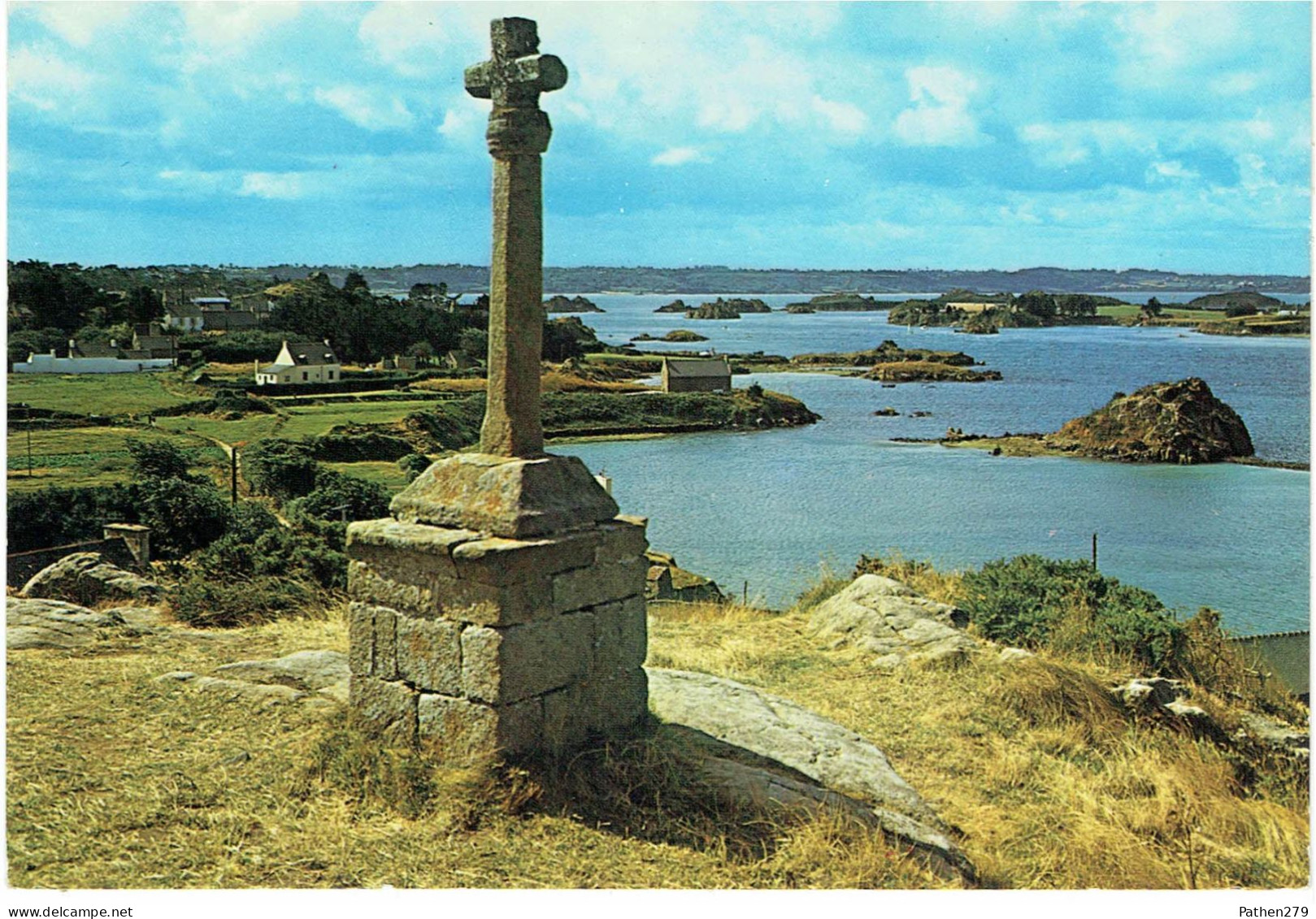 CPM FRANCE 22 COTE D'ARMOR ILE DE BREHAT - Croix De Saint-Michel - 1982 - Ile De Bréhat