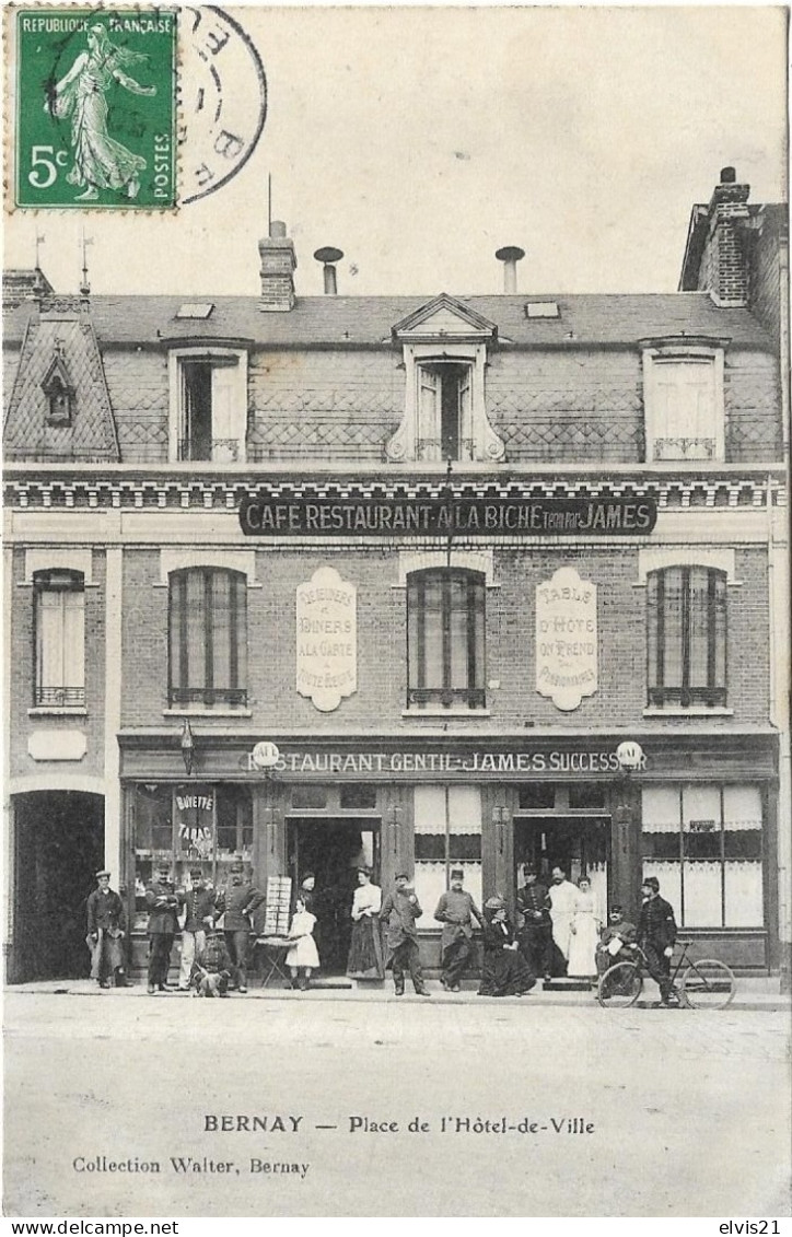 BERNAY Place De L' Hôtel De Ville. Café Restaurant - Bernay