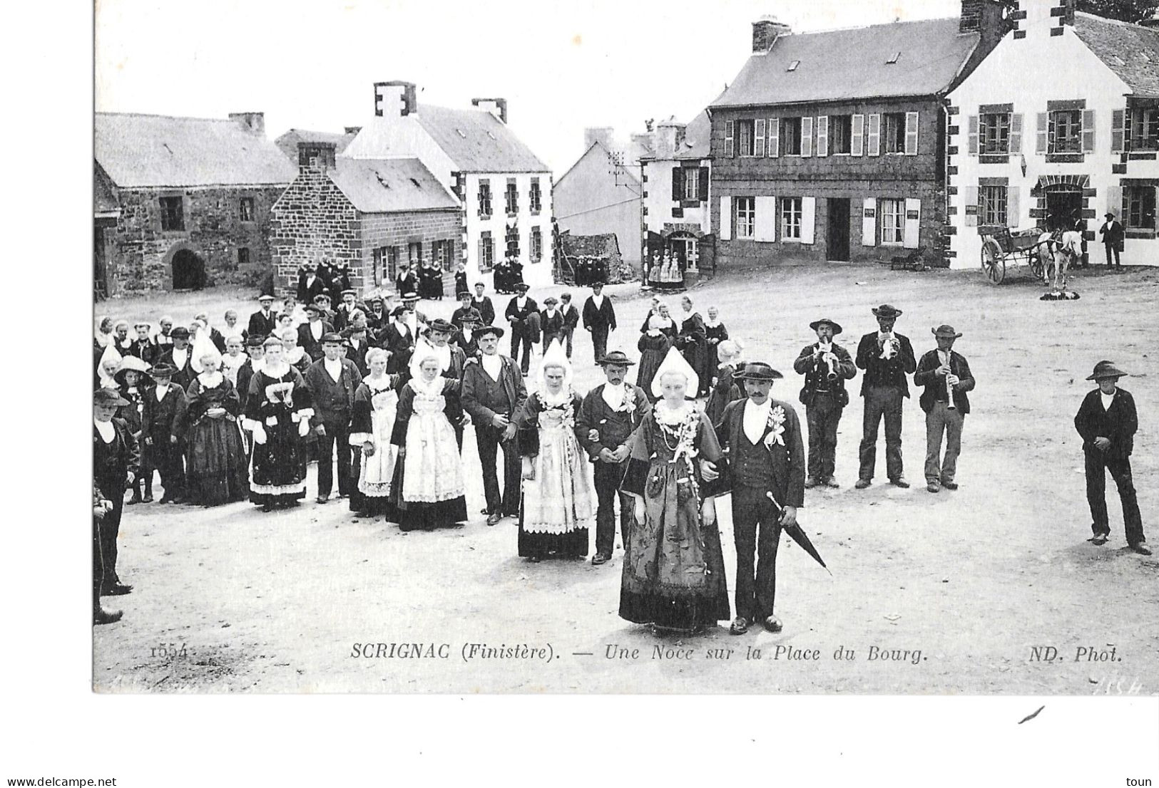 Scrignac - Une Noce Sur La Place Du Bourg - Andere & Zonder Classificatie