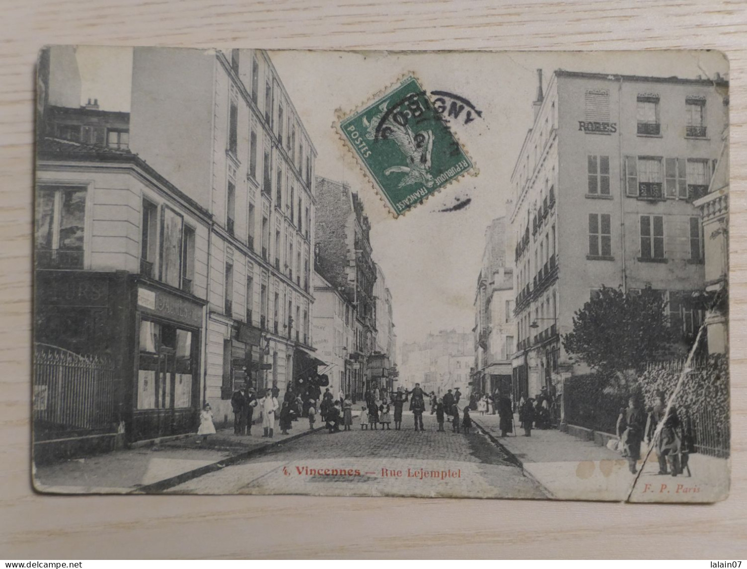 C. P. A. : 94 : VINCENNES : Rue Lejemptel, Animé, Timbre En 1909 - Vincennes