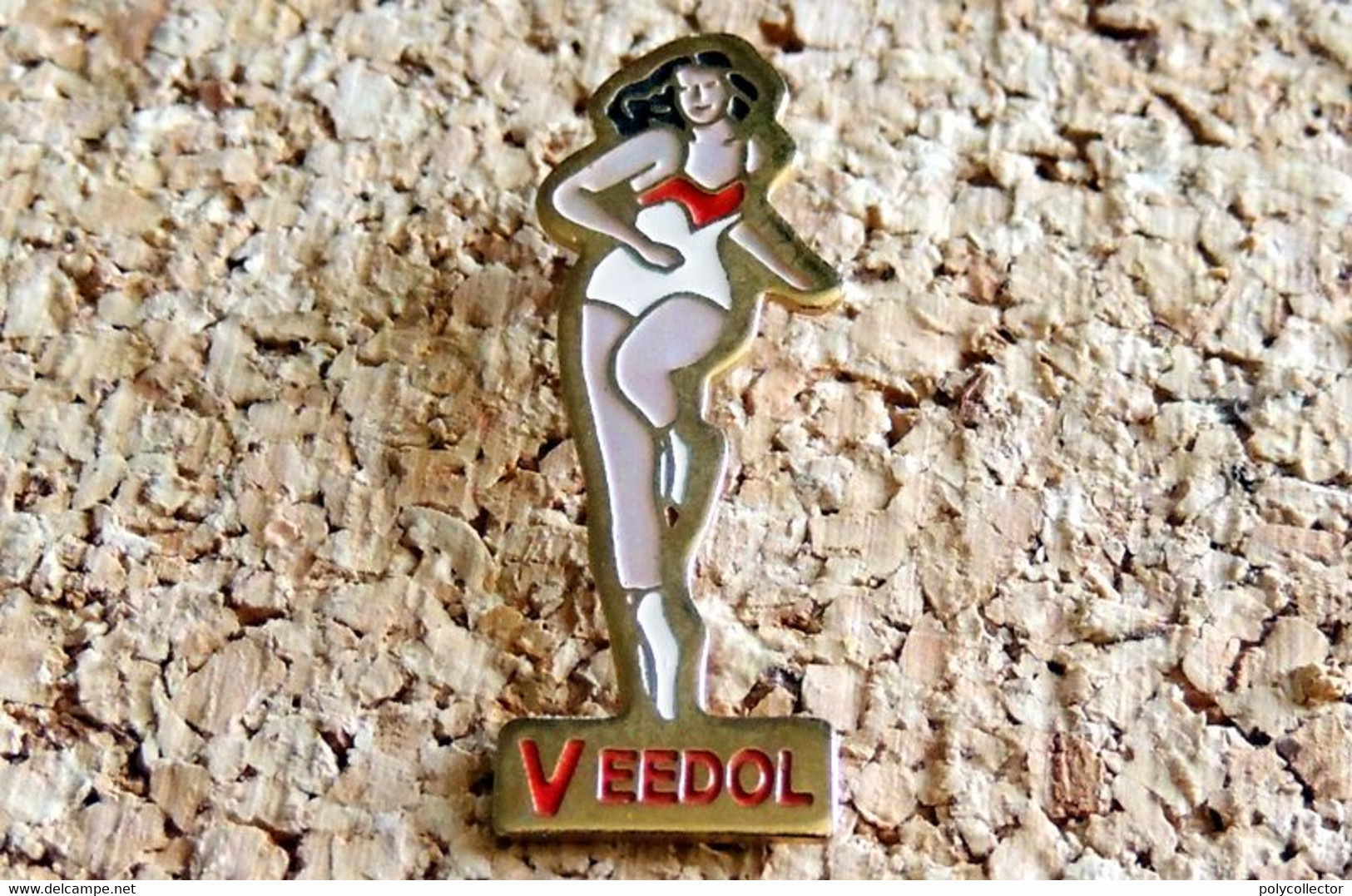 Pin's PIN-UPS - Huile VEEDOL Pin-up Des Calandres De CAMION - Peint Cloisonné - Fabricant Inconnu - Pin-ups