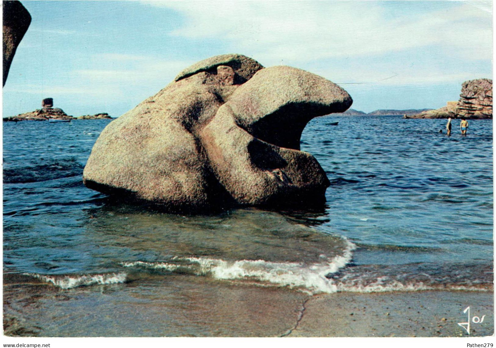 CPM FRANCE 22 COTE D'ARMOR TREGASTEL - Le Rocher De La Sorcière, Le Tas De Crêpes Et Le Dé - 1974 - Trégastel