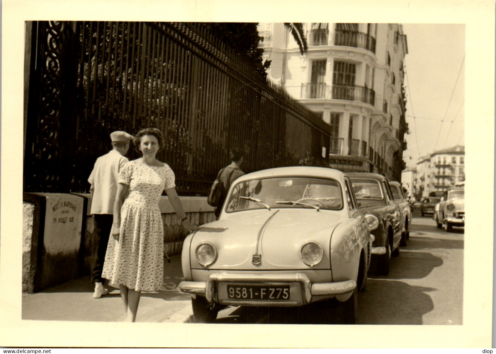 Photographie Photo Vintage Snapshot Amateur Automobile Voiture Auto Paris  - Automobiles