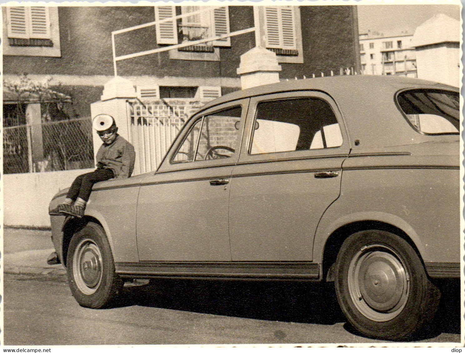 Photographie Photo Vintage Snapshot Amateur Automobile Voiture Auto Enfant - Cars
