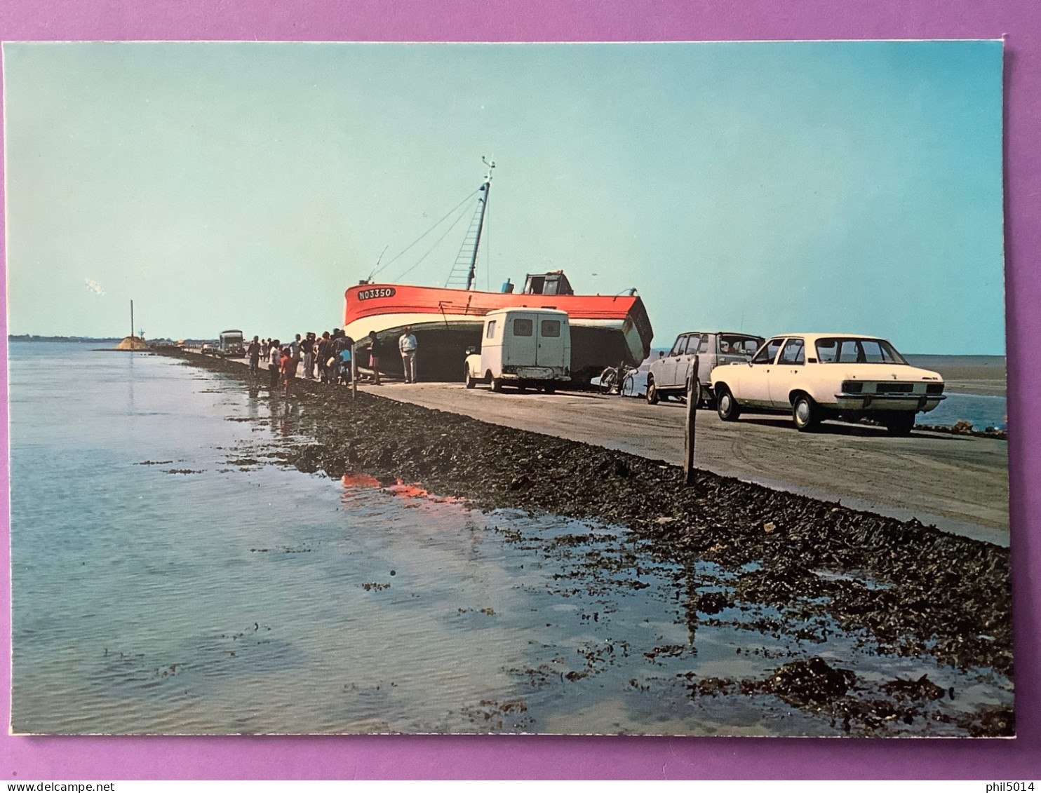 85   CPSM    ÎLE De NOIRMOUTIER  Passage Du Gois  Bateau échoué Voitures Dont Renault R4L…    Très Bon état - Ile De Noirmoutier