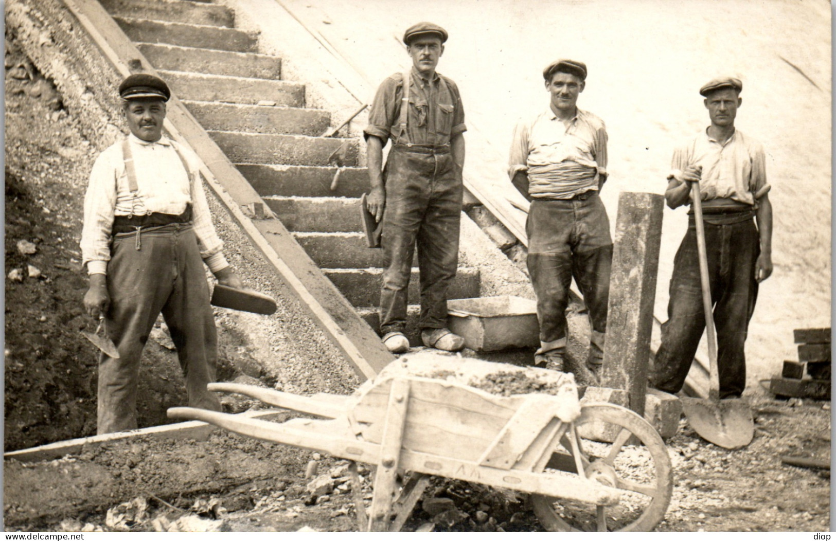 CP Carte Photo D&#039;&eacute;poque Photographie Vintage Chantier Ma&ccedil;on Construction Ouvrier - Berufe