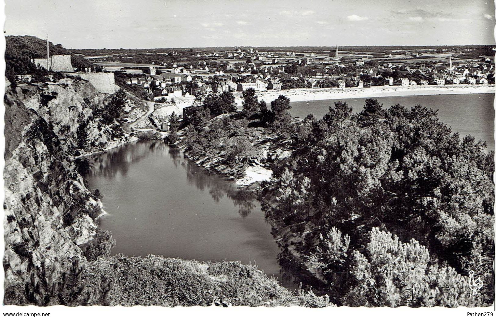 CPSM FRANCE 22 COTE D'ARMOR ERQUY - Vue Panoramique, Le Lac Bleu Et Le Plage Du Centre - Erquy