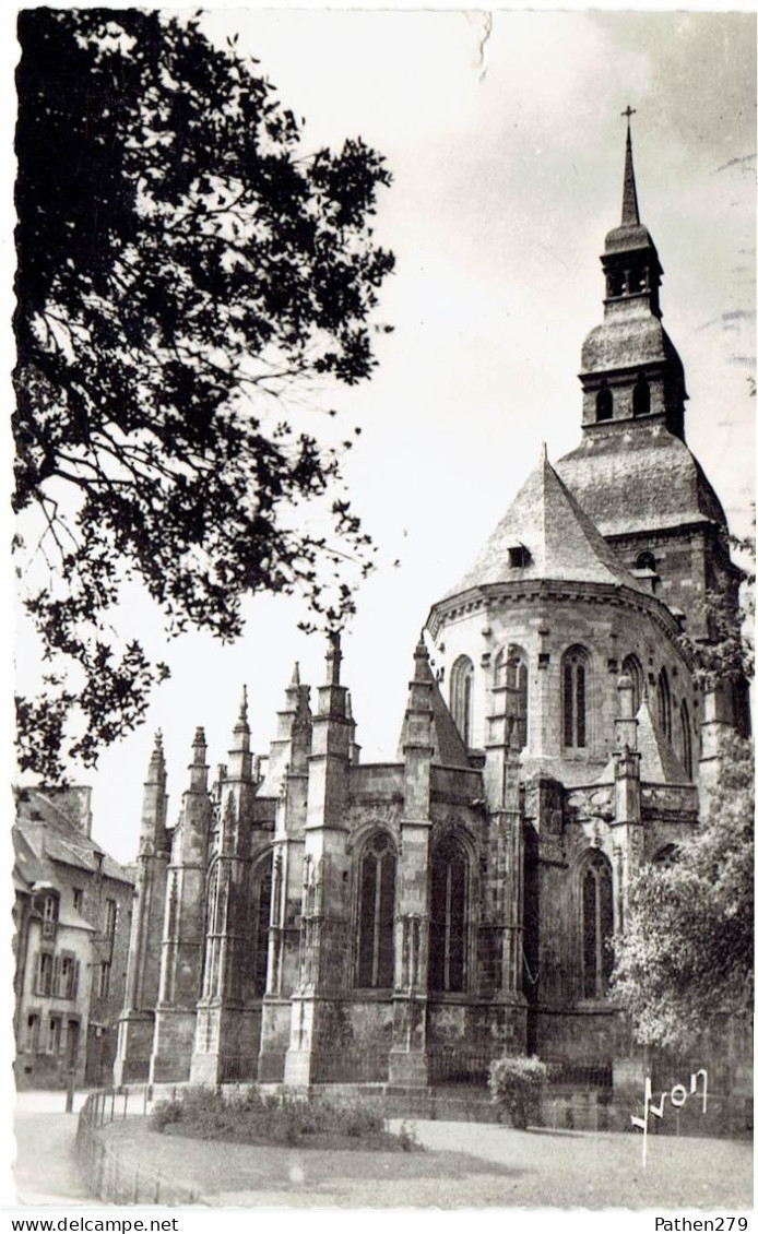 CPSM FRANCE 22 COTE D'ARMOR DINAN - L'Eglise Saint-Sauveur  - 1961 - Dinan