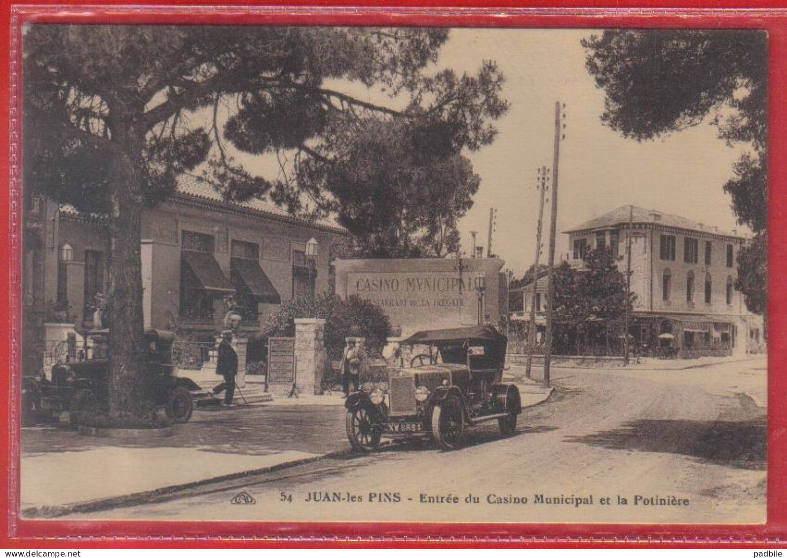 Carte Postale 06. Juan-les-Pins  Entrée Du Casino Municipal Et La Potinière  Voiture   Très Beau Plan - Juan-les-Pins