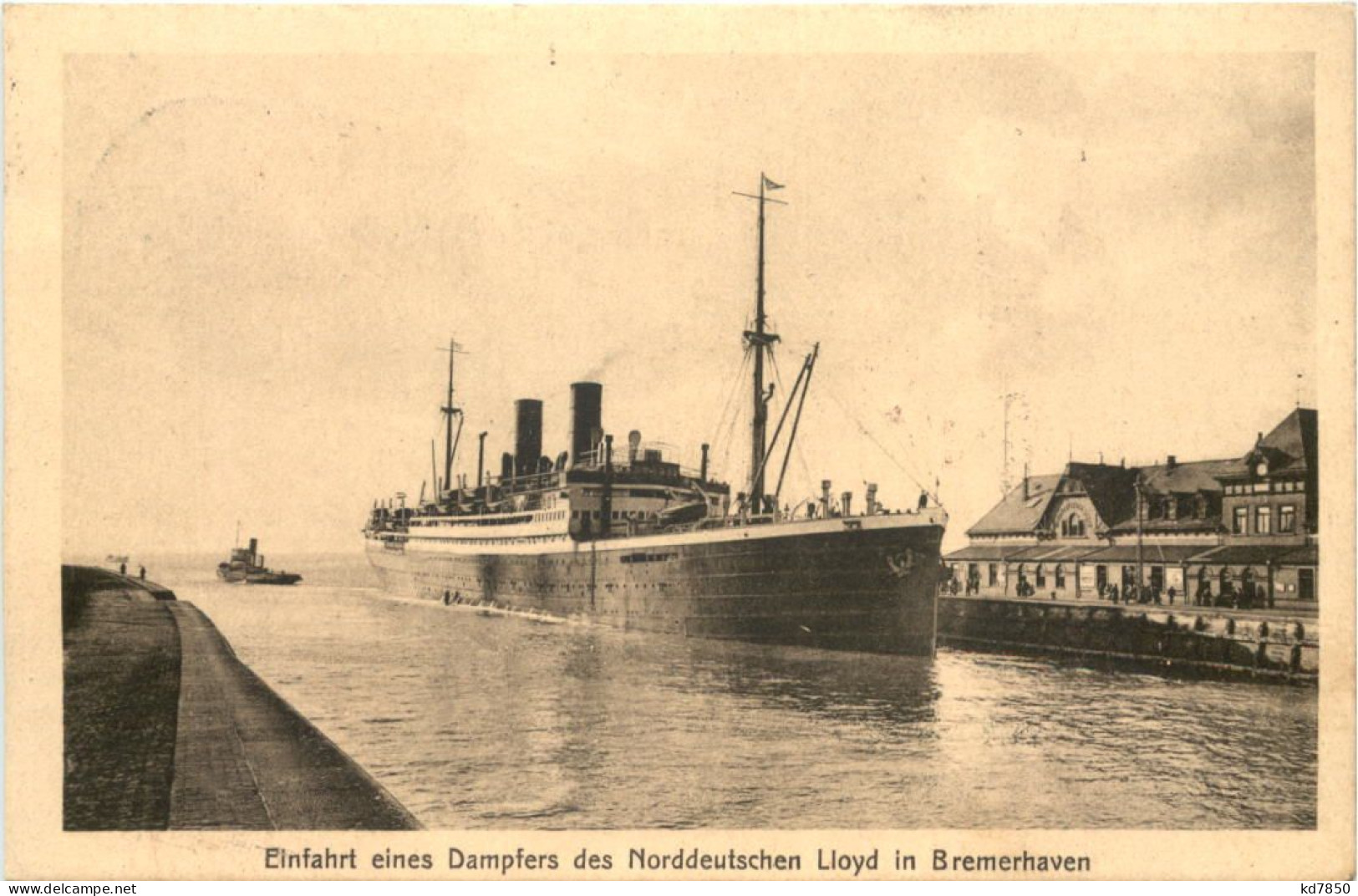 Bremerhaven - Einfahrt Eines Dampfers - Bremerhaven