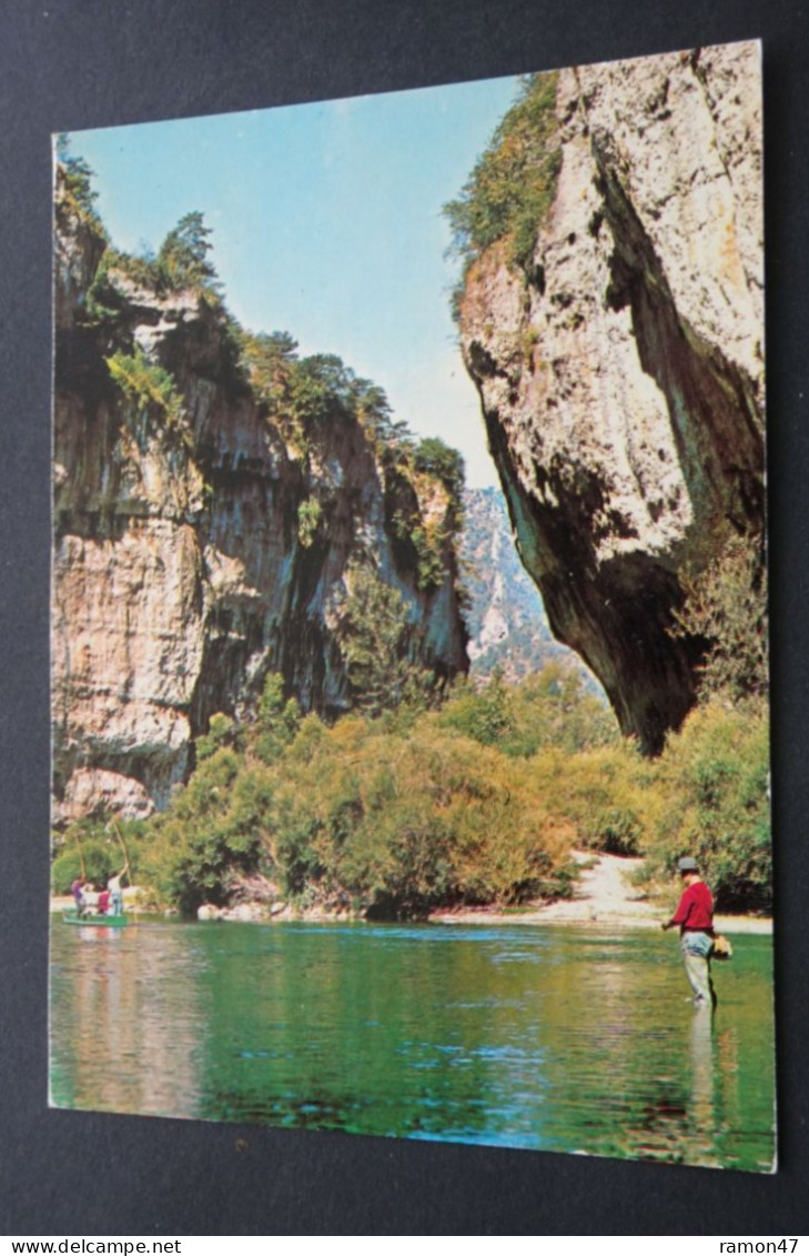 Gorges Du Tarn - Descente En Barque Et Pêcheur Dans "Les Détroits" - Editions NOVE, Millau - Gorges Du Tarn