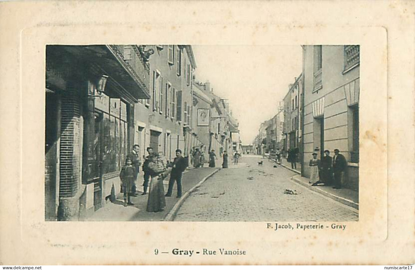 Cpa GRAY 70 Rue Vanoise - Animée - Gray