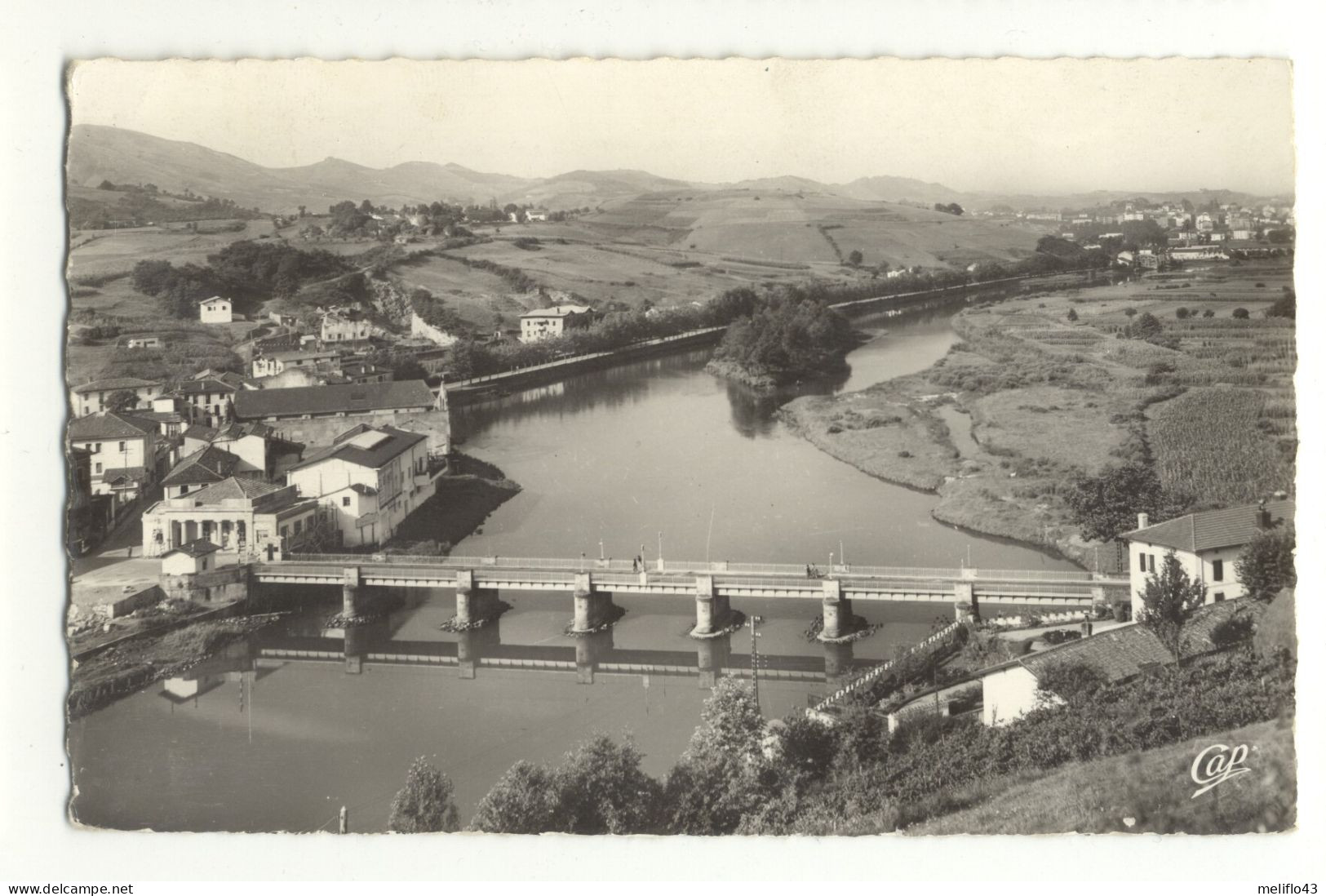 64/ CPSM - Behobie - Frontière Franco Espagnole - Pont International Et L'Ile Des Faisans - Béhobie