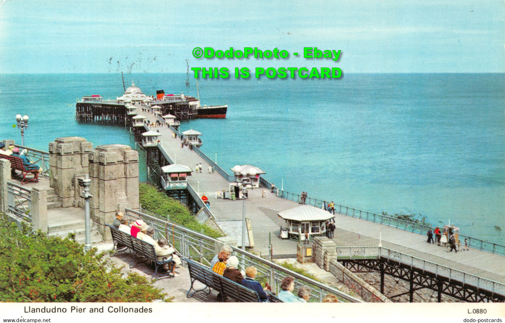 R422501 Llandudno Pier And Collonades. E. T. W. Dennis. Photocolour. 1976 - Wereld