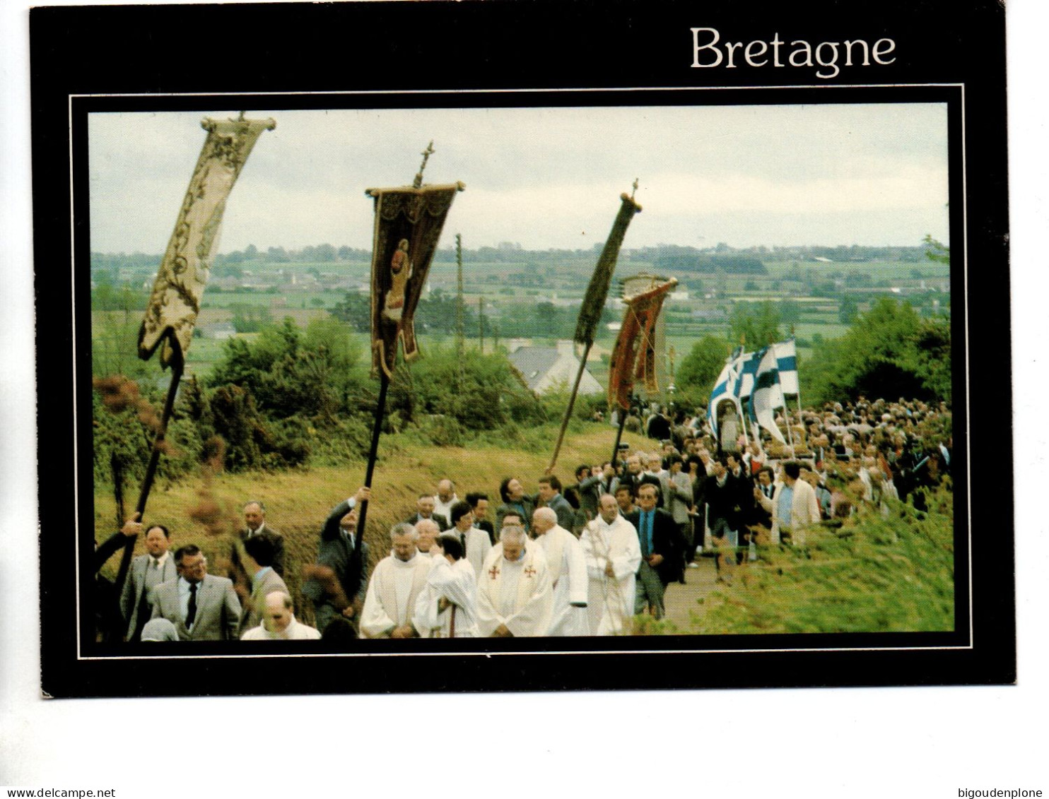 CP  Bretagne Pardon Par Les Chemins Creux( Saint Yves) - Bretagne