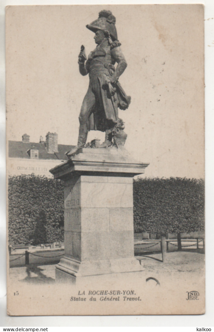 CPA ( La Roche Sur Yon - Statue Du Général Travot ) - La Roche Sur Yon
