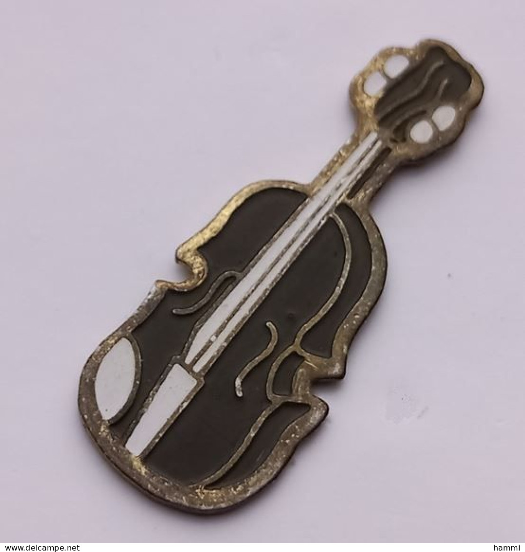 QQ03 Pin's Instrument Musique VIOLON Brun Et Blanc Achat Immédiat - Musik