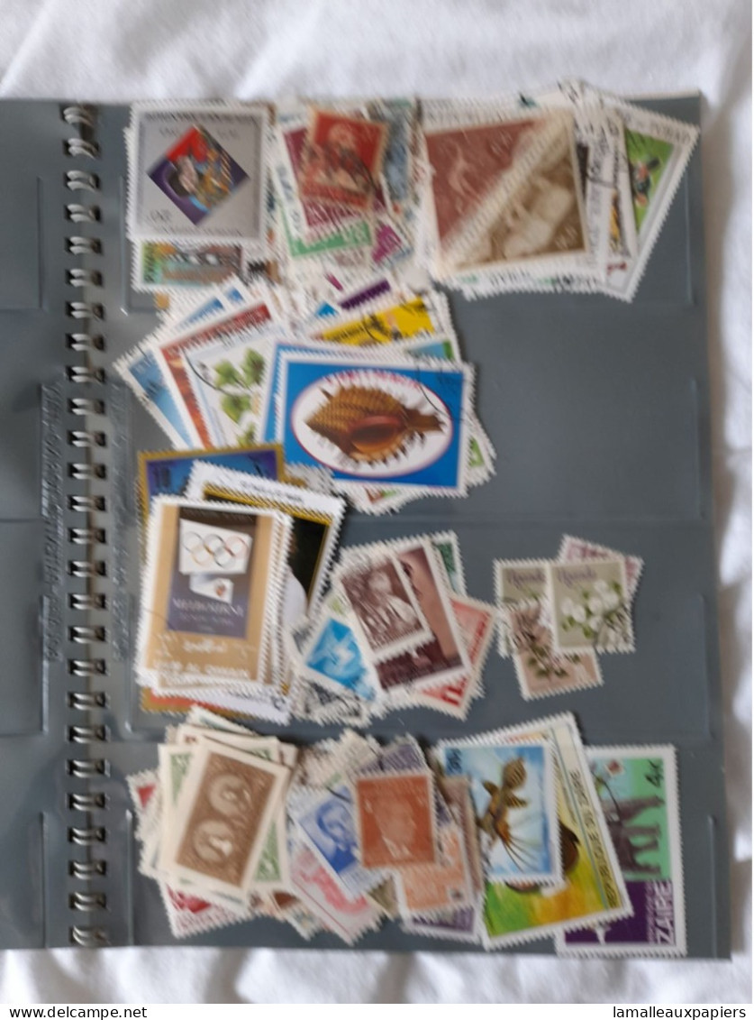 Environ 230 Timbres Du Monde - Lots & Kiloware (mixtures) - Max. 999 Stamps
