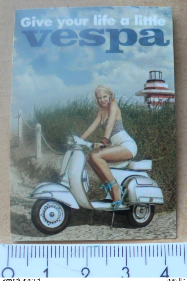 THEME PIN-UP / SEXY : AUTOCOLLANT FEMME AVEC VESPA - Autocollants