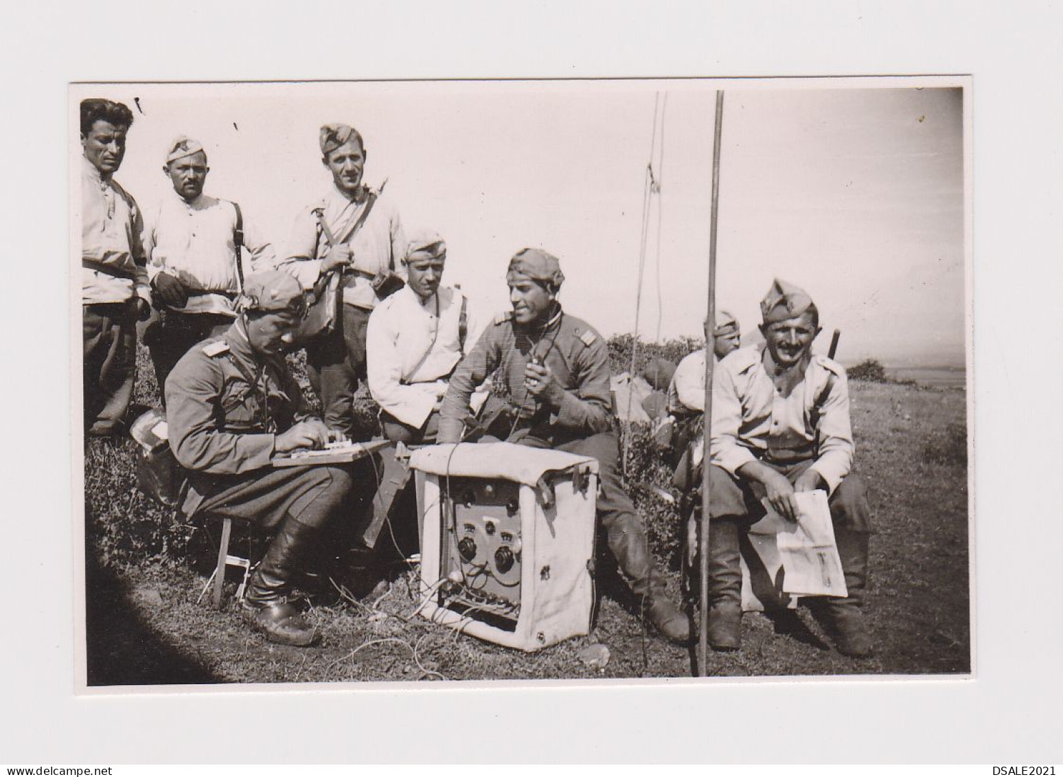 Ww2 Bulgaria Bulgarian Military Soldiers With Field Radio, Scene, Vintage Orig Photo 8.1x5.4cm. (51738) - War, Military