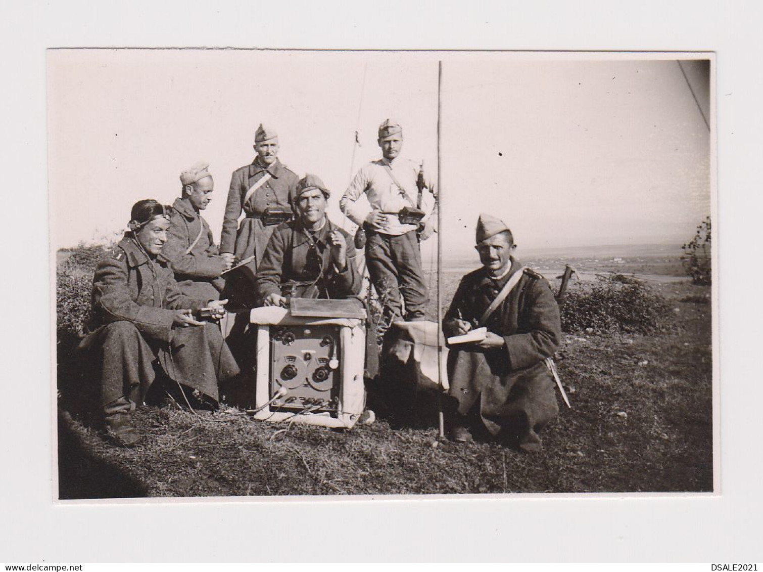 Ww2 Bulgaria Bulgarian Military Soldiers With Field Radio, Scene, Vintage Orig Photo 8.1x5.5cm. (51739) - Guerre, Militaire