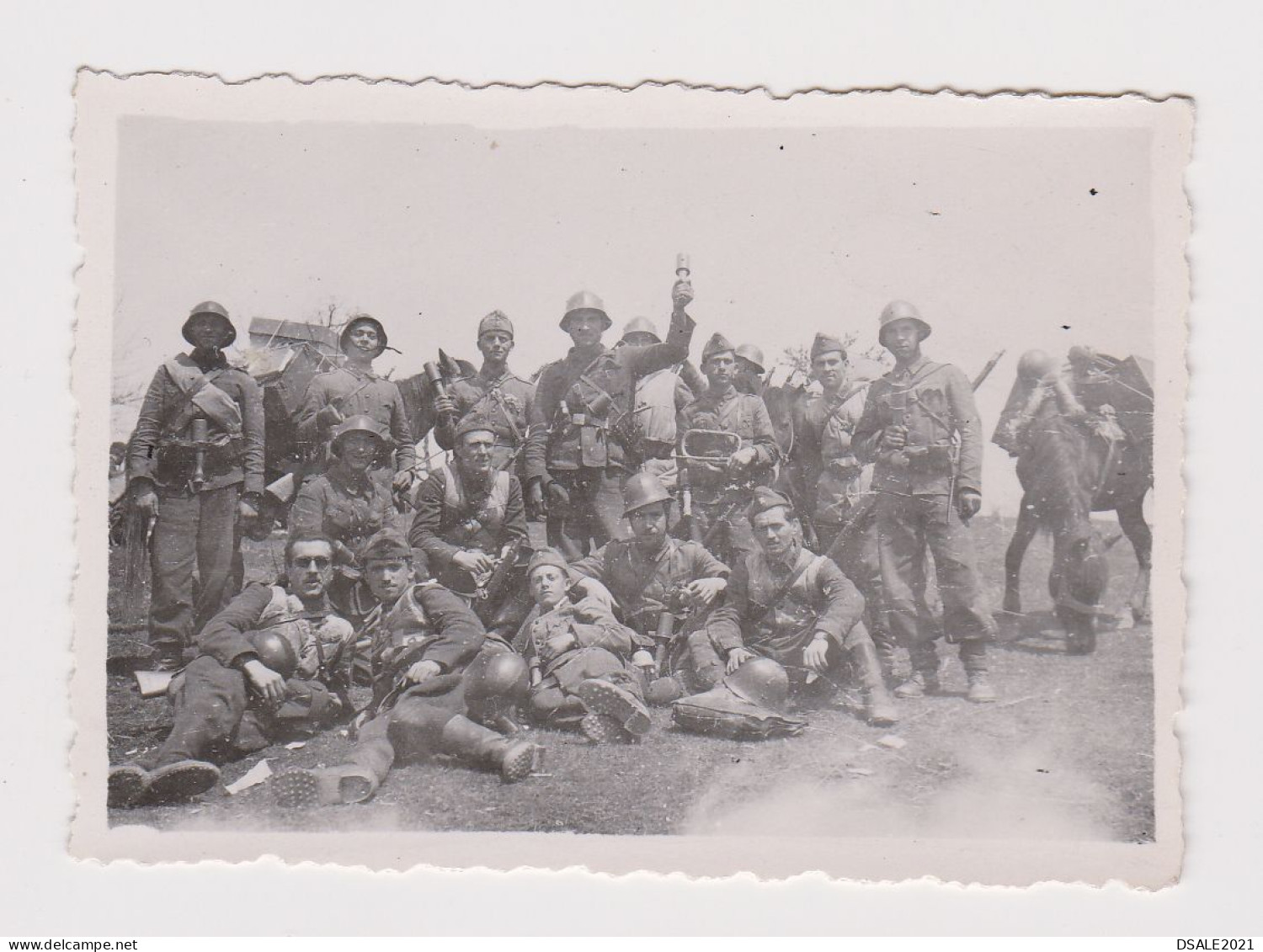 Ww2 Bulgaria Bulgarian Military Soldiers Heavy Armed, Rifles, Helmets, Field Vintage Orig Photo 8.4x6cm. (59710) - Guerre, Militaire