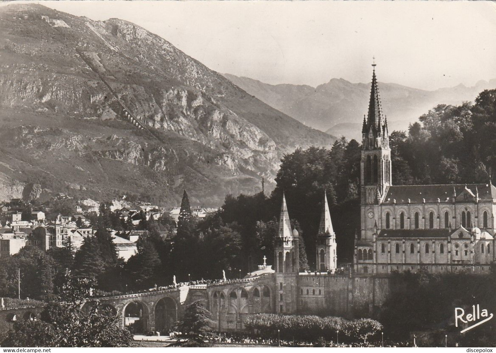 AD433 Lourdes - La Basilique Et Le Pic Du Jer / Viaggiata 1957 - Lourdes