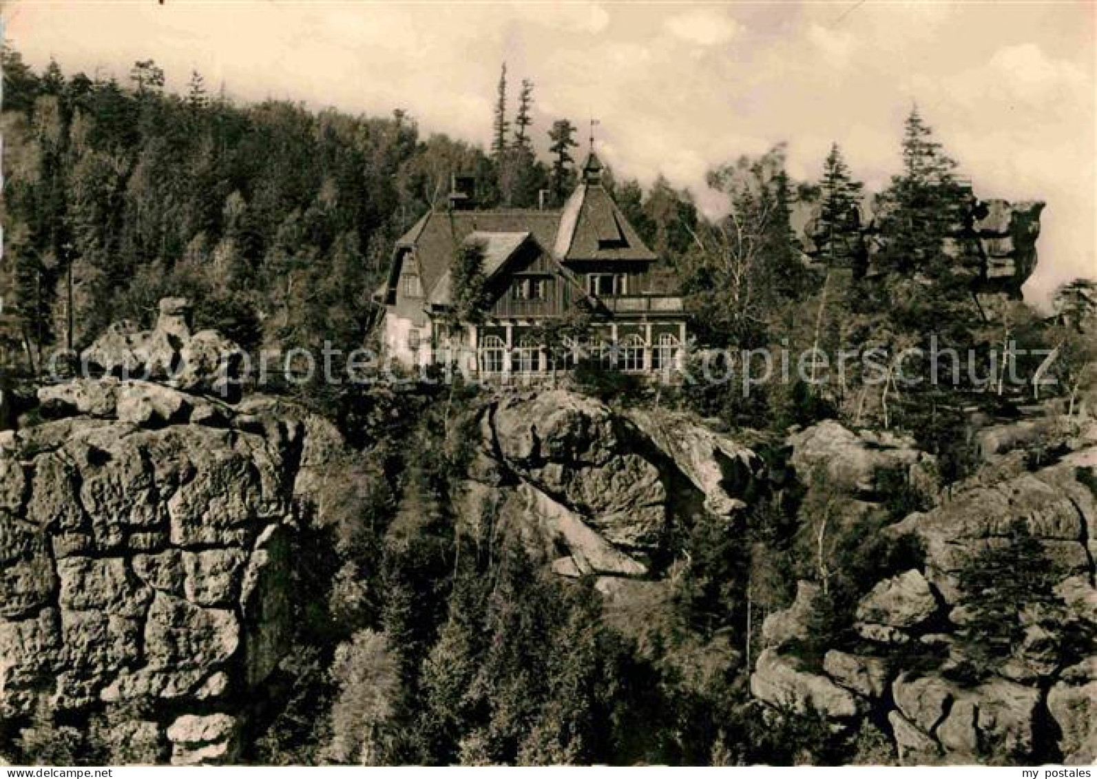 72703405 Oybin Toepferbaude Bruetende Henne Felsen Zittauer Gebirge Kurort Oybin - Oybin