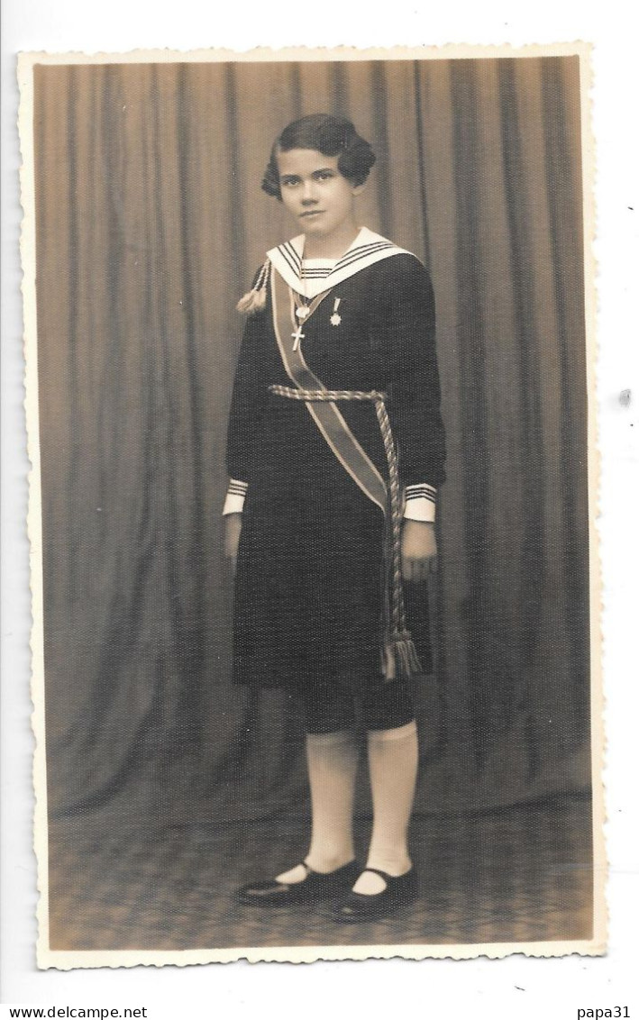 Jeune Fille Avec Maidaille  - Carte Photo - Frauen