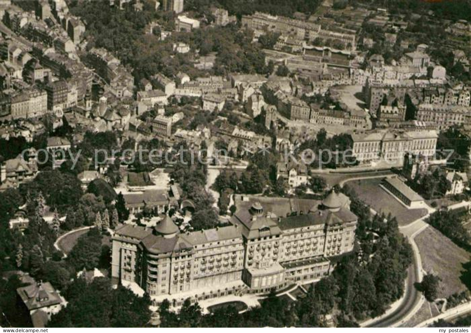 72703231 Karlovy Vary Sanatorium Imperial Fliegeraufnahme  - Tchéquie